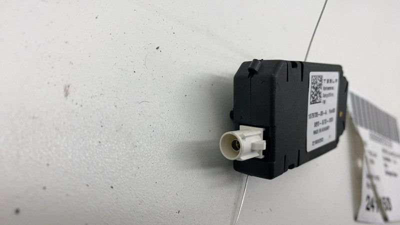 1079735 00 A 2017-2023 Tesla Model 3 Y Infotainment Antenna Amplifier AMP Radio FM Assembly