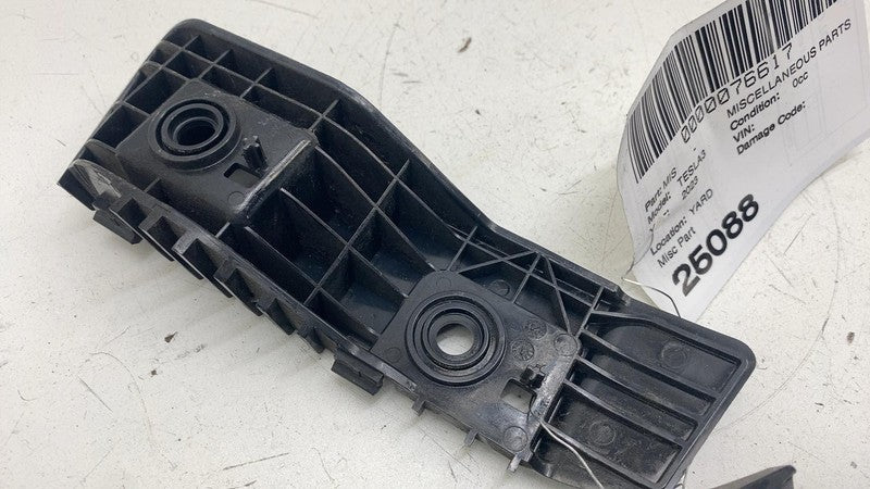 ⭕ 2017-2023 Model 3 Rear Right Retainer Wing & Tail Light Bracket 1083