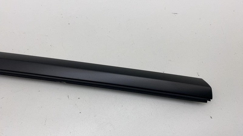 149571200C ⭕ 20-24 Tesla Model Y Rear Left Door Window Outer Belt Seal Molding 1495712-00-C