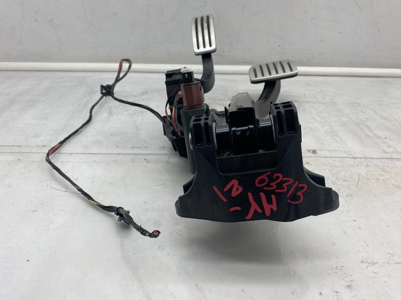 ⭕ 2020-2024 Tesla Model Y Accelerator and Brake Pedal Pad Assembly 118