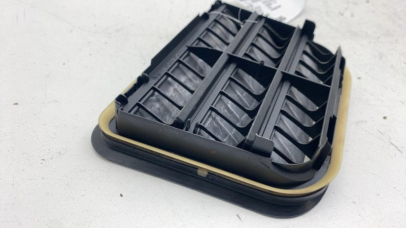 31369380 ⭕ 21-24 Polestar 2 Rear Left or Right Quarter Air Drafter Pressure Vent 31369380