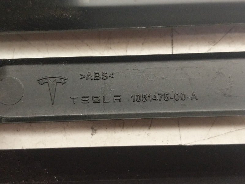 1051475 00 A 12-20 Model S Front Seat Rail Track Trim Rear Outer End Slide Cover 1051475-00-A