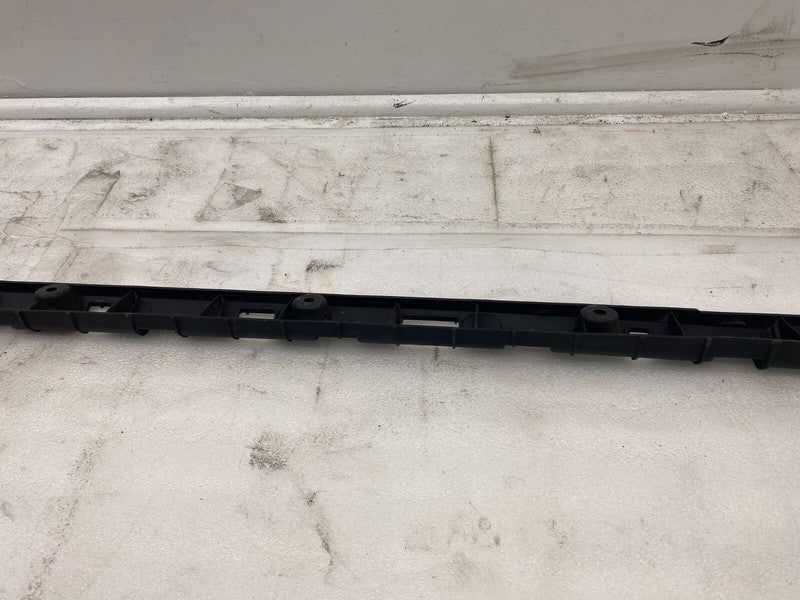 104669100B ⭕ 2016-2023 Tesla Model X Right Rocker Carrier Panel Trim Bracket 1046691-00-B