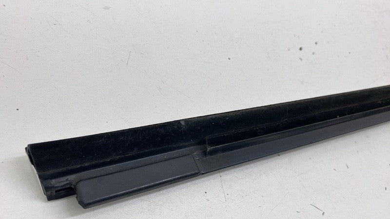 ⭕ 17-20 Maserati Levante Front Driver Side Door Window Outer Belt Molding Left