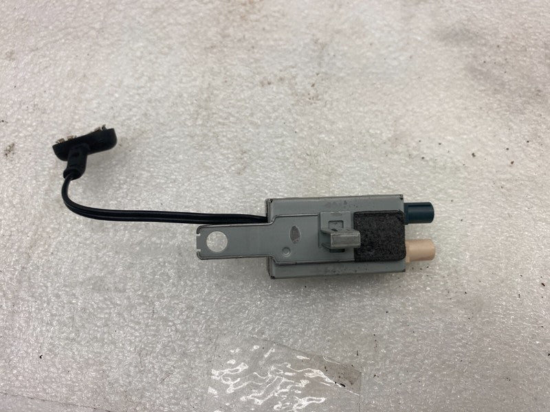 100479300D ⭕12-20 Model S Rear Driver Side Radio Antenna Amplifier Module Left 1004793-00-D