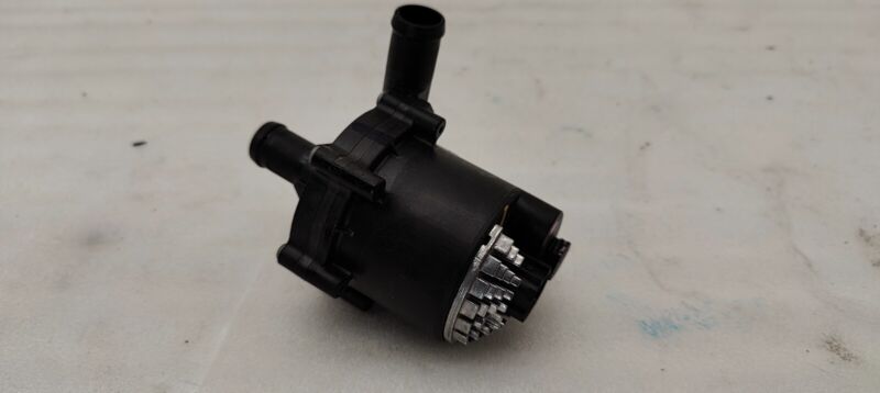 106747300F 2012-2020 Tesla Model S MS Auxiliary Water Coolant Pump Assembly 1067473-00-F