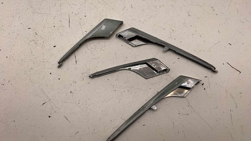 104960900F ⭕ 16-20 Model X Front Left & Right Foglamp Chrome Trim 1049609-00-F/1049610-00-F