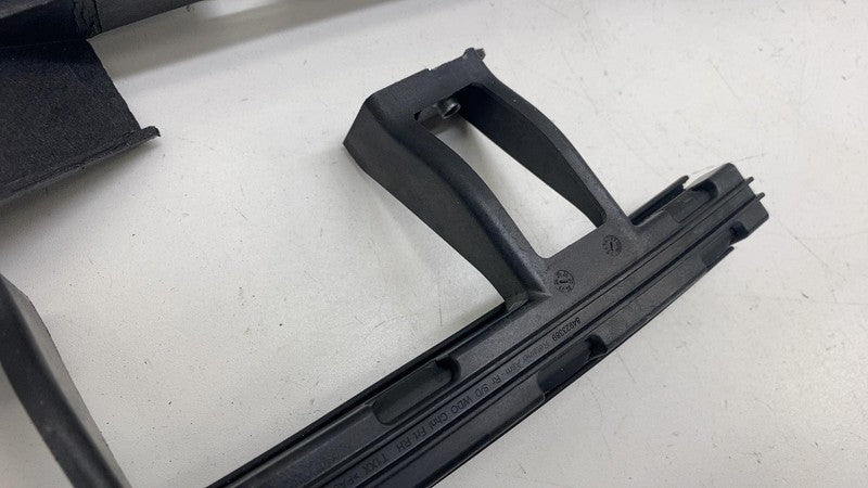 84923389 ⭕ 19-25 Chevrolet Silverado 1500 Rear Right Door Window Glass Channel 84923389