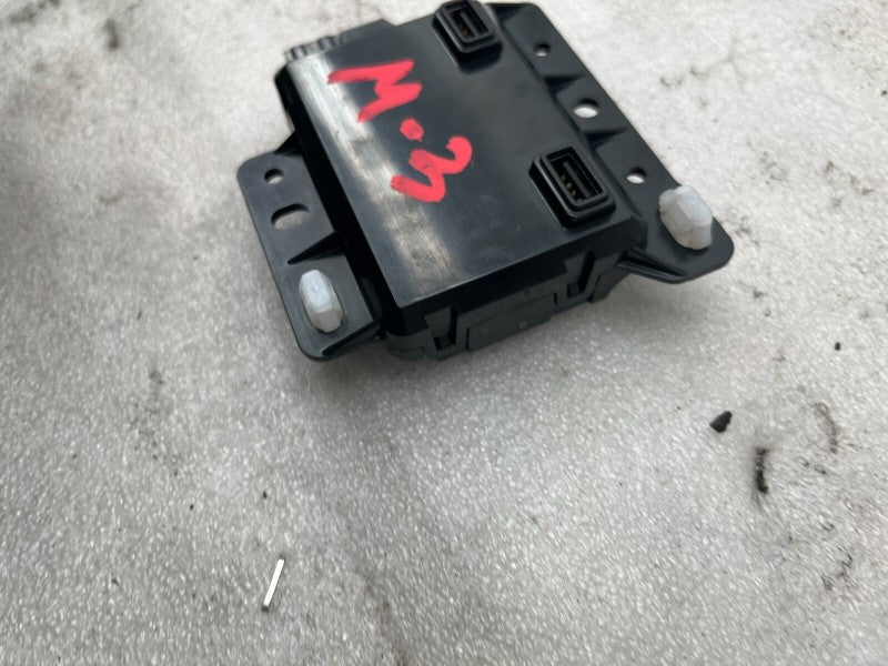 1093295 00 A ⭕ 17-23 Model 3 Center Console Front USB Hub Charger Control Module 1093295-00-A