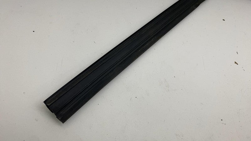 31108768 ⭕ 2021-2023 Polestar 2 Front Right Door Upper Weatherstrip Rubber Seal 31108768