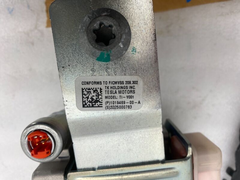 101946900A ⭕12-20 Model S Front Passenger Side Seat Belt Retractor Black Right 1019469-00-A