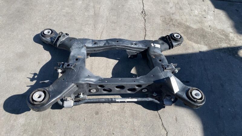 2016-2019 Mercedes-Benz GLE350 Rear Subframe Crossmember Cradle RWD Assembbly