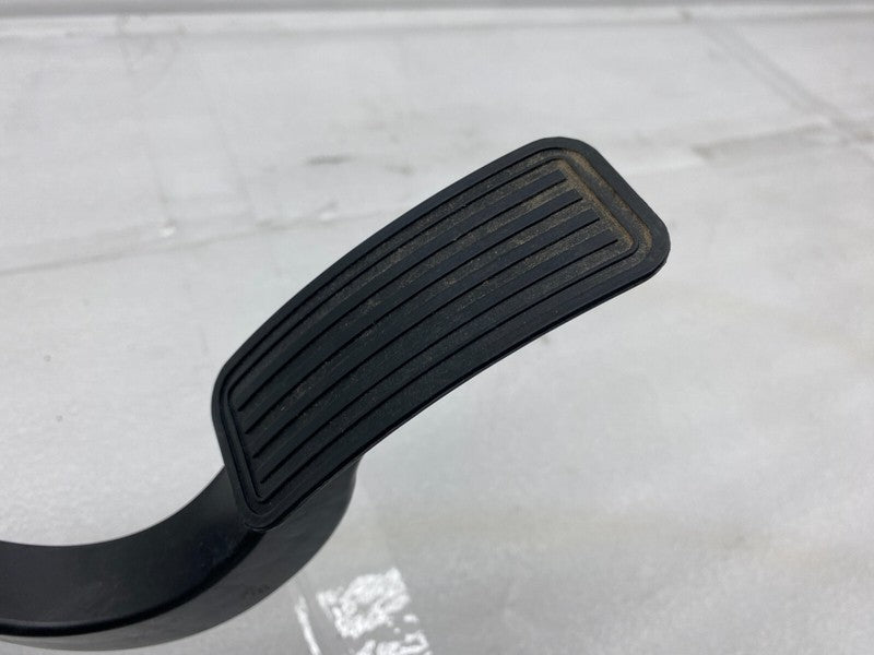 118869100B ⭕ 2020-2023 Tesla Model Y Accelerator and Brake Pedal Pad Assembly 1188691-00-B