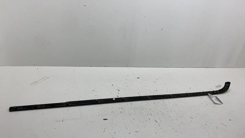 ⭕ 18-23 Lincoln Navigator Rear Passenger Side Quarter Window Molding R
