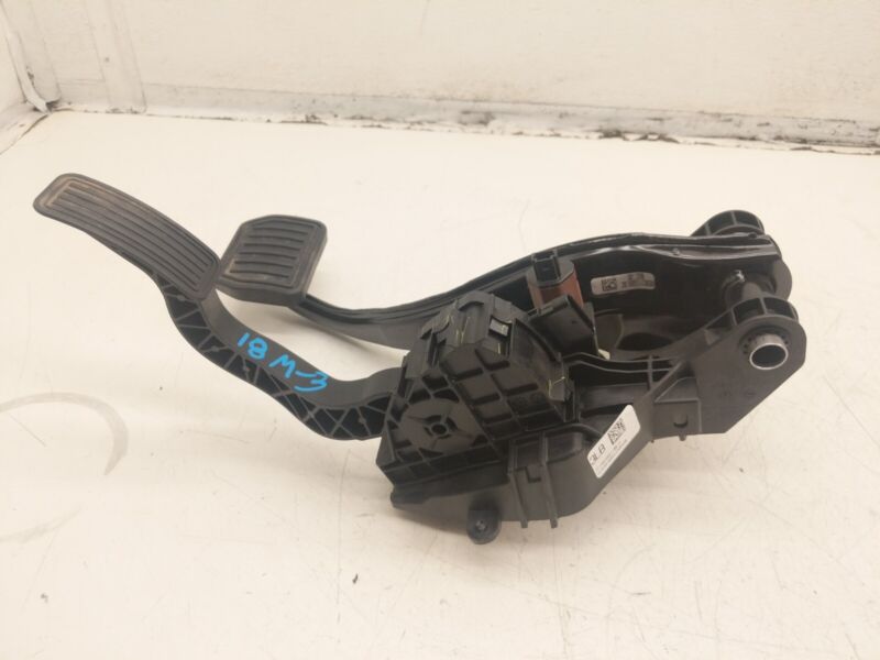 1044691 00 D ⭕ 2017-2023 Model 3 Accelerator and Brake Foot Pedal w/ Switch Base 1044691-00-D