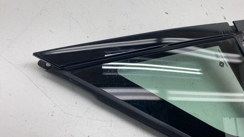 ⭕22-25 Rivian R1S Front Left Door Corner Quarter Fixed Glass Window PT