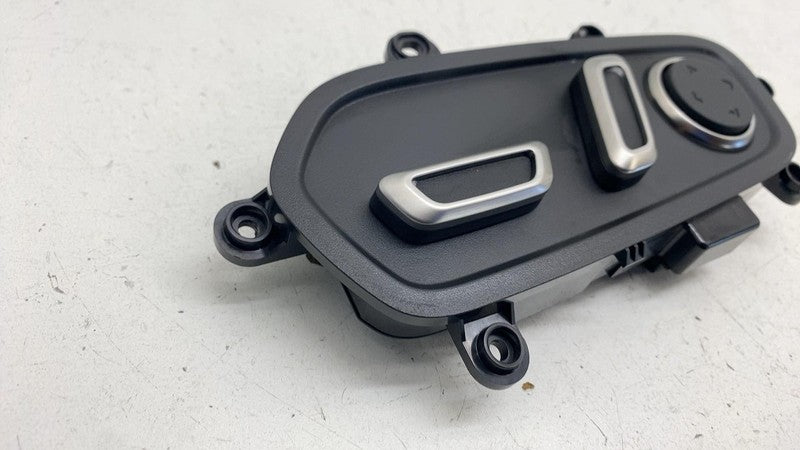 PT00529243A ⭕ 2025 Rivian R1S Front Left Seat Adjustment Control Switch LH OEM PT00529243-A