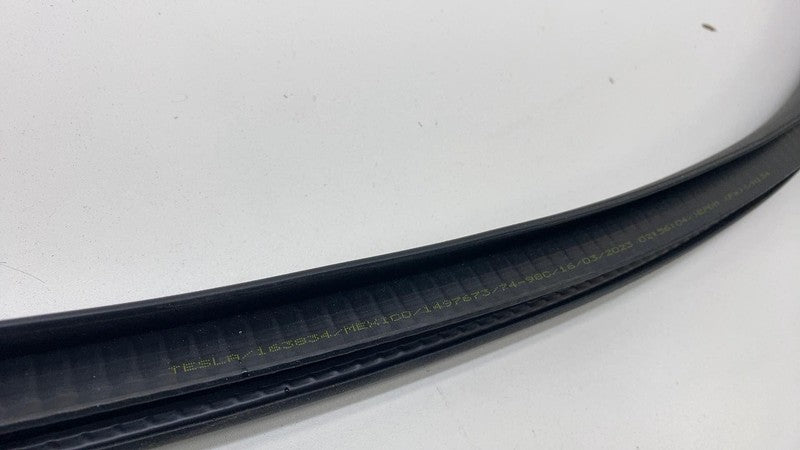 2020-2023 Tesla Model Y Front Passenger Right Door Body Weatherstrip Rubber Seal