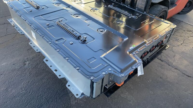 PT00057222 H 2022 2023 2024 Rivian R1S Large Battery Pack 141kWh Lithium HV Module Assembly