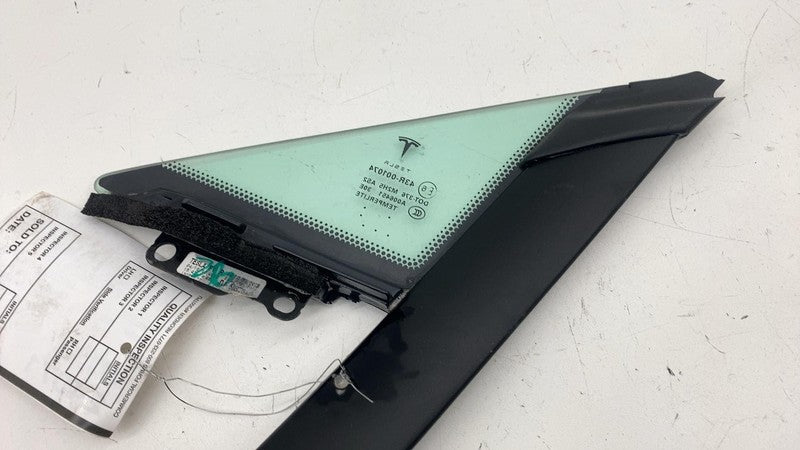 ⭕ 12-20 Tesla Model S Front Right Door Window Corner Vent Quarter Glas