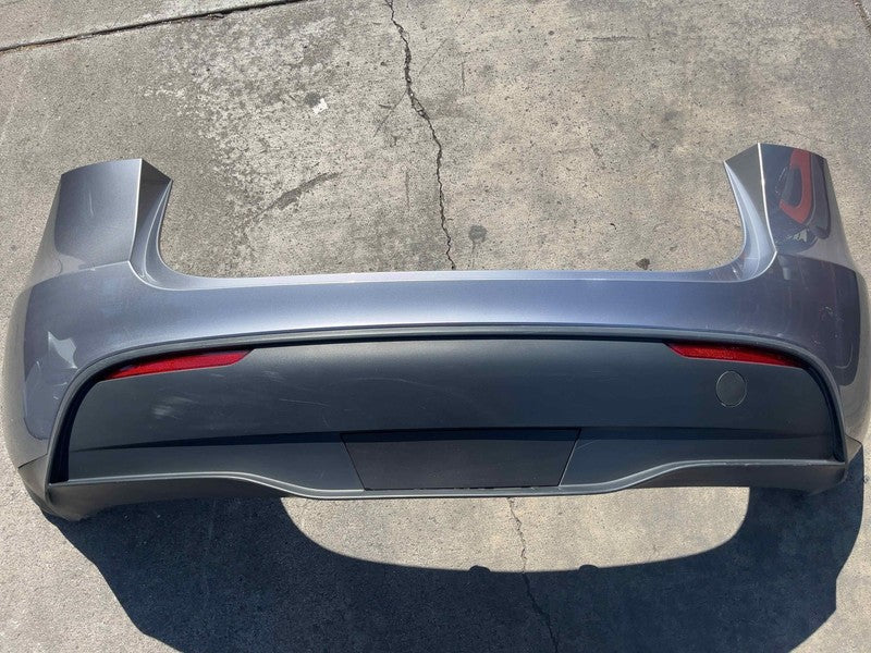 149400500B ⭕23-24 Tesla Model Y Rear Bumper Cover w/ Lower Valance Silver PN00 1494005-00-B