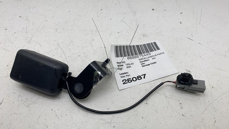 ⭕24-25 Tesla Model 3 Rear Driver Side 2nd Row Seat Belt Buckle Left 18