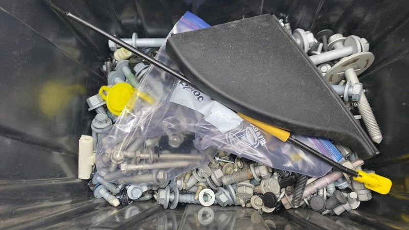 ⭕ 2025 Chrysler Pacifica Set of Bolt