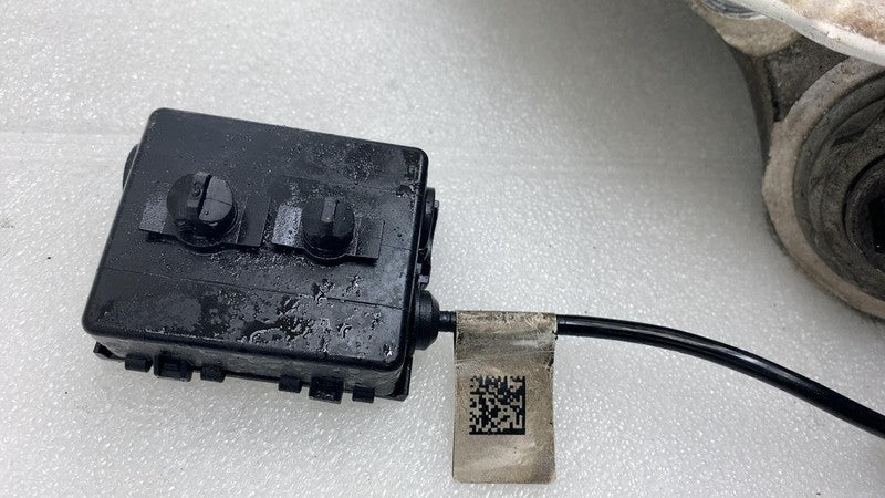 6861797 04 2017-2023 BMW 530e Front Left Spindle Knuckle Wheel Hub w/ ABS & Dust Shield RWD