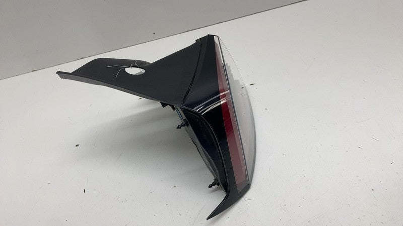 1077397 ⭕ 2017-2022 Tesla Model 3 Rear Left Exterior Taillight Outer Tail Lamp 1077397