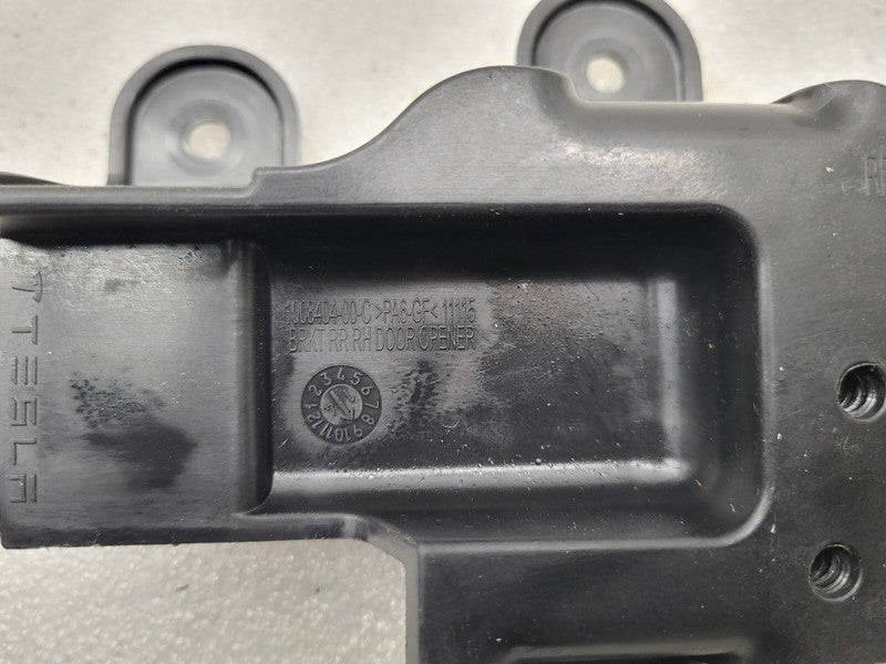1008404 00 C ⭕ 12-20 Model S Rear Passenger Side Door Opener Mount Bracket Right 1008404-00-C
