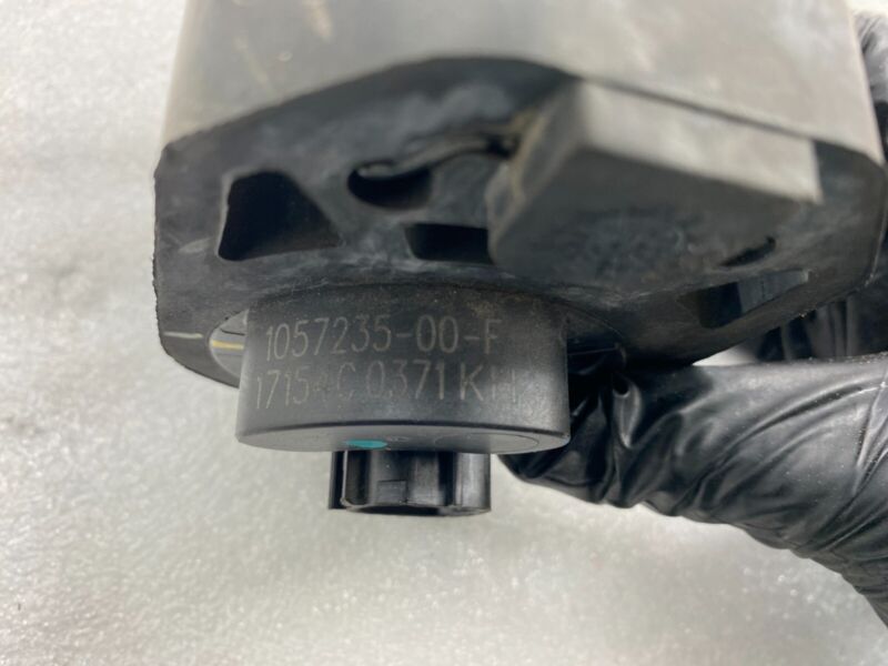 2016-2020 Tesla Model S MS Electric Auxiliary Coolant Water Pump w/ Bracket Assy