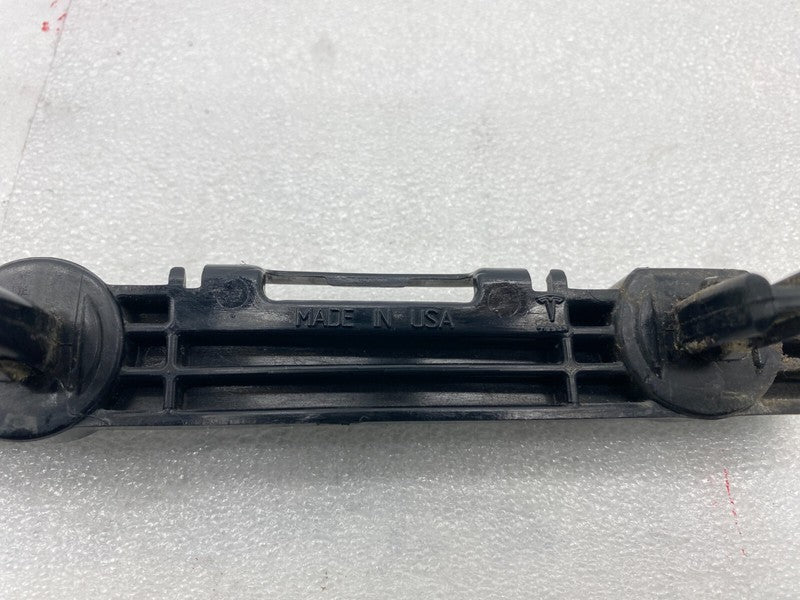 1003692 00 C ⭕ 12-20 Model S Driver Side Skirt Rocker Molding Panel Bracket Left 1003692-00-C