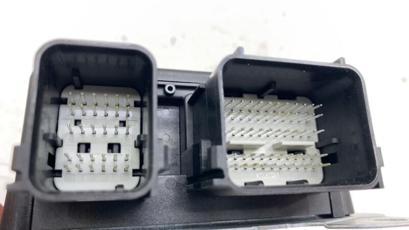 109575700C 17-23 Model 3 Safety Restraint Computer Control Module (Crash Data) 1095757-00-C
