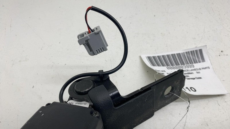 PT00040140C ⭕ 2022-2025 Rivian R1S Rear 3rd Row Center Seat Belt Safety Buckle PT00040140C