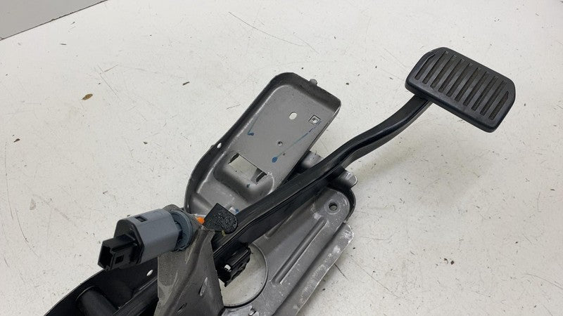 32264200 ⭕ 2021 2022 2023 Polestar 2 Front Brake Stop Pedal w/ Bracket & Sensor 32264200