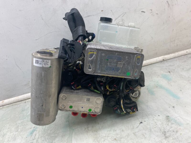 150685900D 20-23 Model Y Supermanifold Refrigerant Chiller & Coolant Reservoir 1546475-00-F