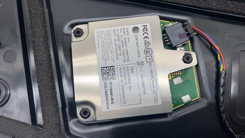 110044100E ⭕17-23 Model 3 Right B-Pillar Applique Glass Trim Molding w/ Camera 1100441-00-E