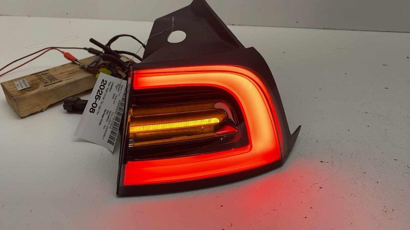 150208700D ⭕ 21-24 Tesla Model Y Rear Right Taillight Outer Lamp On Quarter RH 1502087-00-D