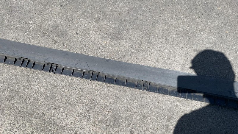 ⭕ 20-23 Model Y Right Skirt Rocker Molding Panel Carrier Bracket RH 14