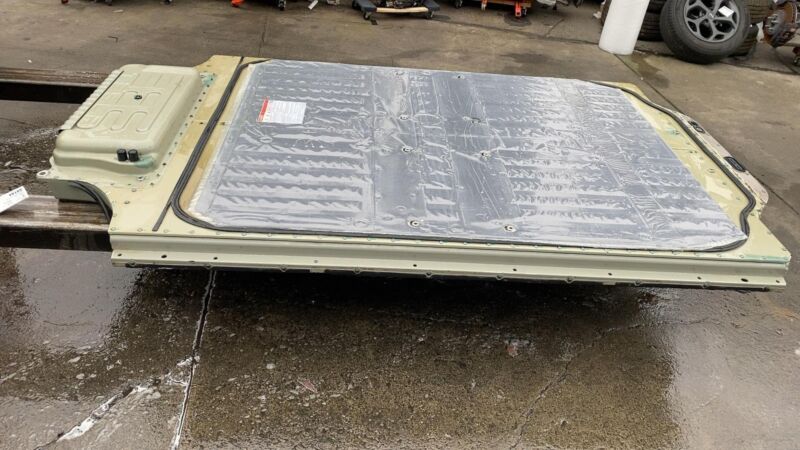 1014114 00 A 2012-2015 Tesla Model S High Voltage Battery Pack Module 85kWh 400VDC Assembly
