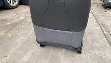 Front Seat VOLKSWAGEN ID4 25