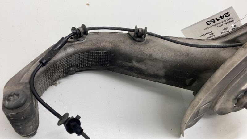 1044661C 17-23 Tesla Model 3 Front Right RWD Spindle Knuckle w/ Wheel Hub & Dust Shield R