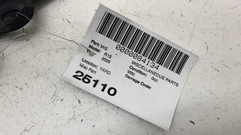 PT00449332B ⭕ 22-25 Rivian R1S Front Passenger Side Trough Finisher Cover Right PT00449332-B