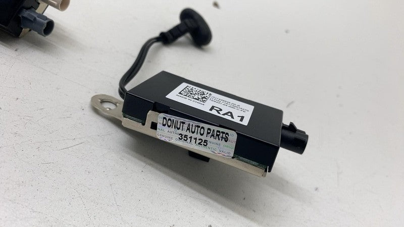 ⭕ 16-20 Model X Rear Left & Right Antenna AMP Module 1448944-00-B/1448