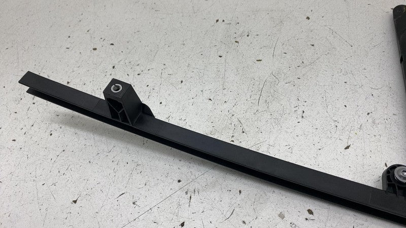 2022-2024 Rivian R1T R1S Passenger Side Door Corner Window Glass Right