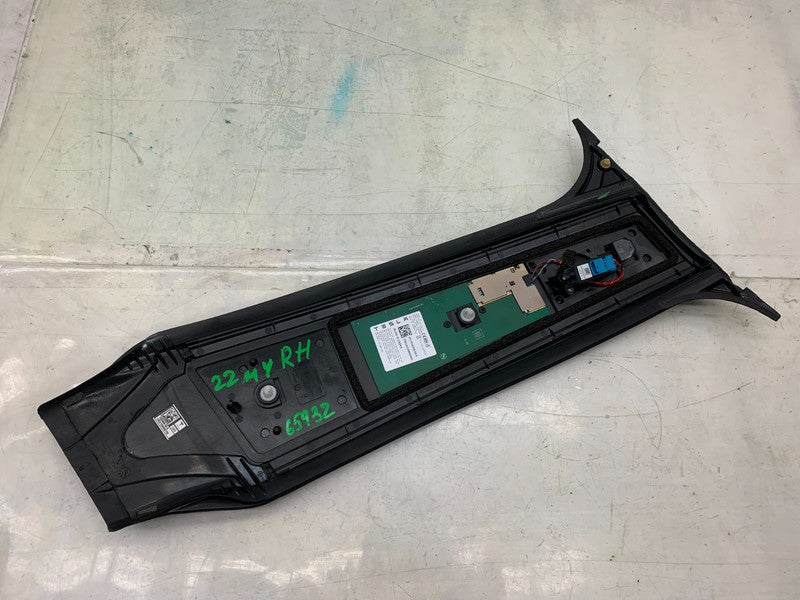 1516258 00 E ⭕ 20-23 Model Y Right Exterior B-Pillar Applique Trim w/ Camera RH 1506886-00-G