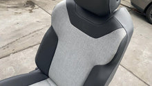 Front Seat VOLKSWAGEN ID4 25