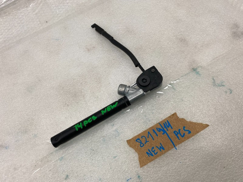 1090322 01 C ⭕ 17-23 Tesla Model 3 Y Driver Side Seat Belt Lap Pretensioner Left 1090322-01-C