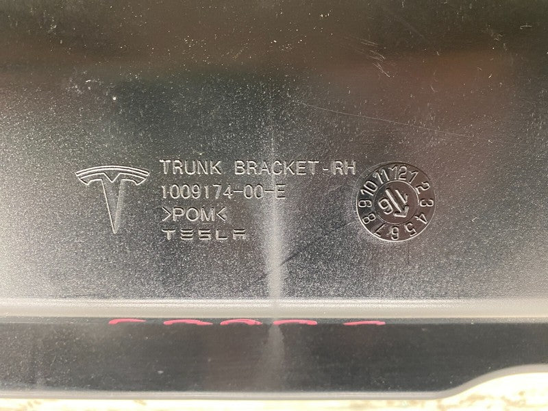 1009174 00 E ⭕12-20 Model S Rear Passenger Side Trunk Carpet Mount Bracket Right 1009174-00-E