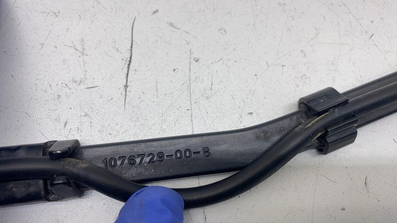 1076729 00 B ⭕ 2017-2023 Model 3 Front Passenger Side Windshield Wiper Arm Right 1076729-00-B